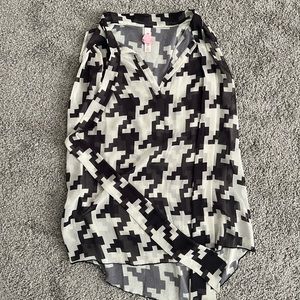 Anthropologie sleeveless houndstooth blouse with tie neck size XS